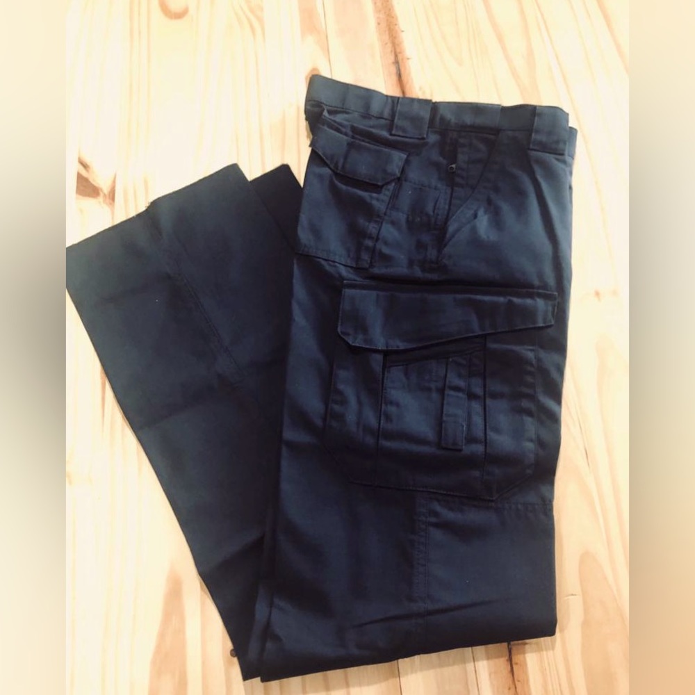 New Without Tag Women’s Tru-Spec Size 2 Black Cargo Pants.